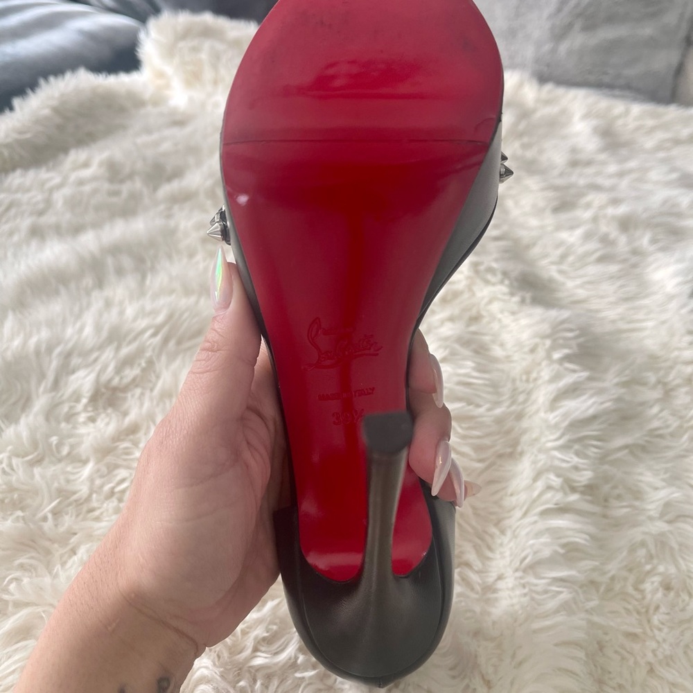 Gorgeous and pristine spiked Christian Louboutin heels. Very rare! - Picture 9 of 15